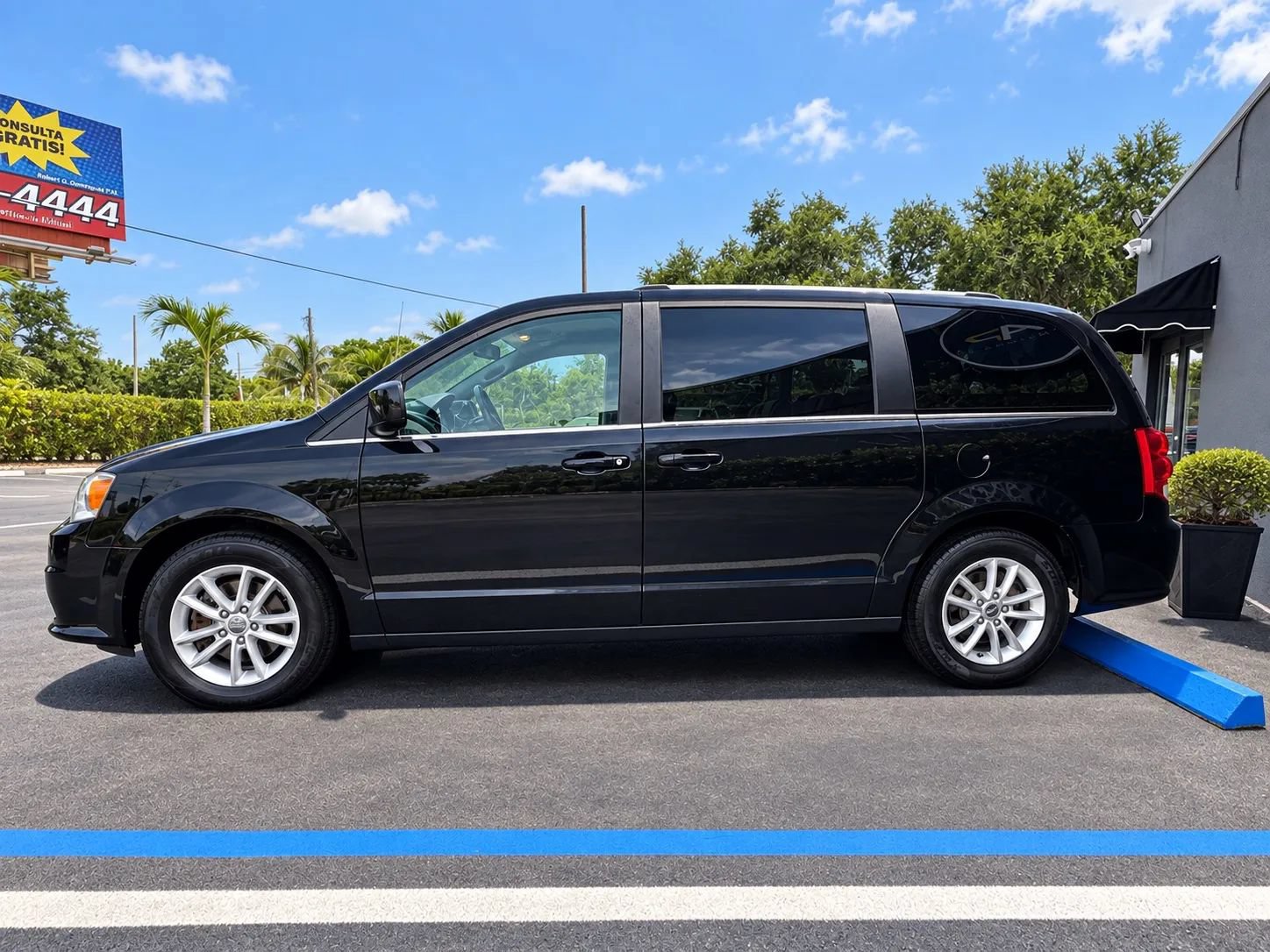 Used 2019 Dodge Grand Caravan SXT FWD image 6