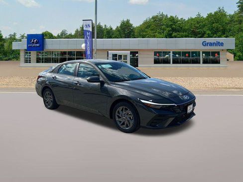 New 2026 Hyundai Elantra Hybrid FWD image 3