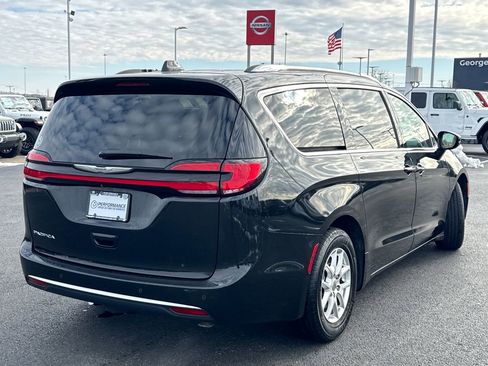 Used 2021 Chrysler Pacifica Touring-L image 3