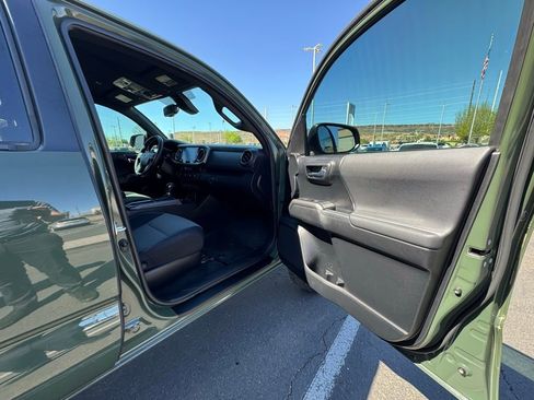 Used 2021 Toyota Tacoma TRD Off-Road w/ Technology Package image 14