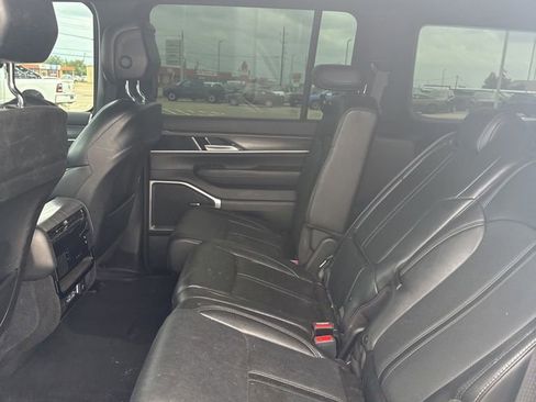 Used 2024 Jeep Wagoneer Series II w/ Flexible Seating Group RWD image 11