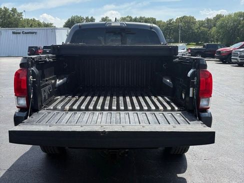 Used 2017 Toyota Tacoma SR5 image 18