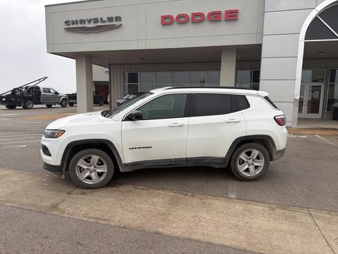 Used 2022 Jeep Compass Latitude w/ Convenience Group image 2