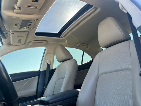 Used 2017 Lexus IS 300 AWD image 20