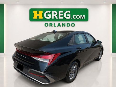 Used 2024 Hyundai Elantra SEL FWD image 6