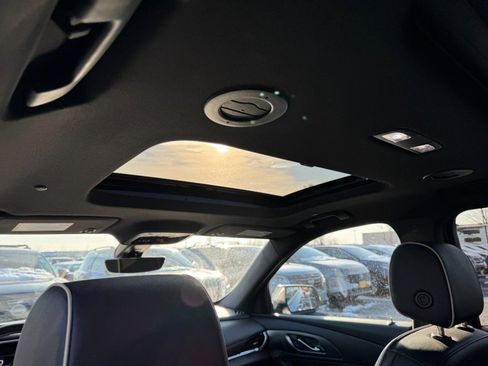 Used 2023 Chevrolet Traverse Premier image 13