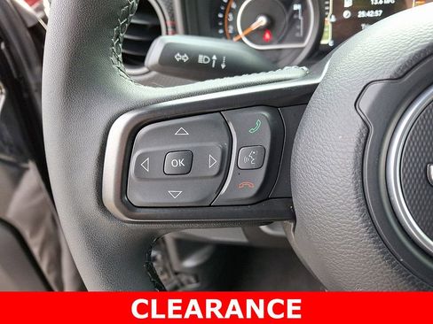 Used 2025 Jeep Wrangler Rubicon image 20