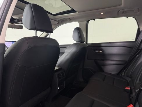Used 2024 Nissan Rogue SL w/ SL Premium Package FWD image 18