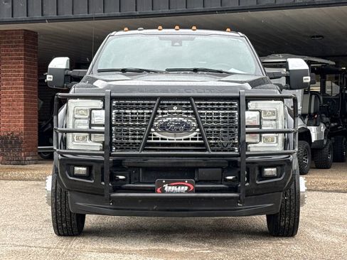 Used 2017 Ford F450 Platinum w/ Platinum Ultimate Package AWD/4WD image 2
