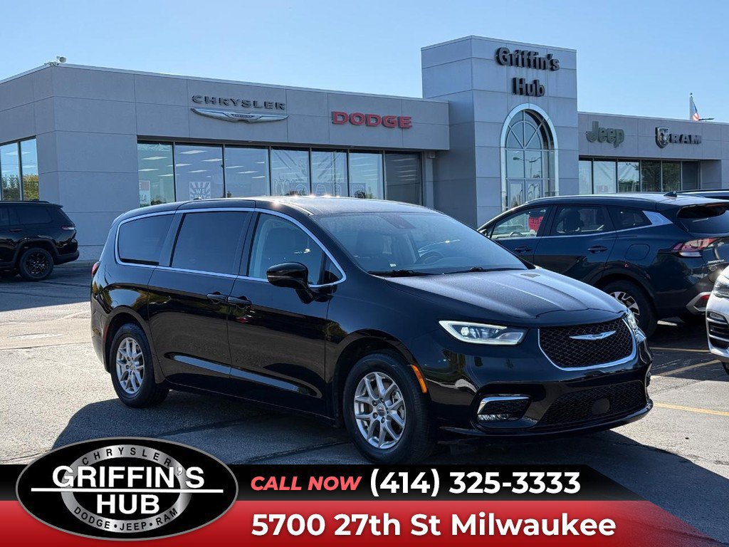 Used 2024 Chrysler Pacifica Touring-L FWD image 1