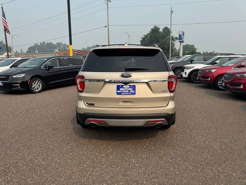 Used 2017 Ford Explorer XLT w/ Equipment Group 202A AWD/4WD image 7