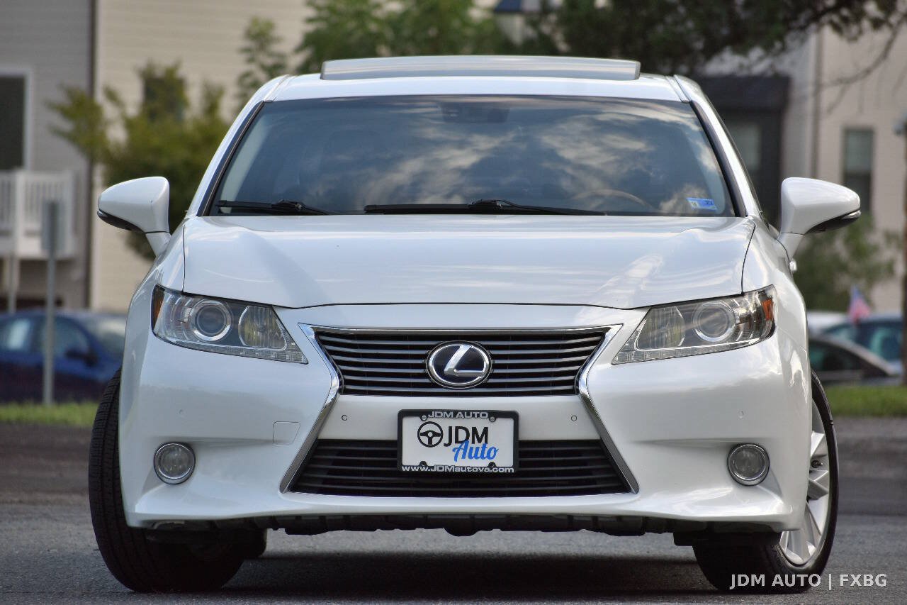 Used 2014 Lexus ES 300h w/ Premium Package w/Bamboo Trim FWD image 3