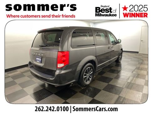 Used 2018 Dodge Grand Caravan SE image 5