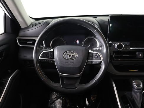 Used 2023 Toyota Highlander XLE image 44