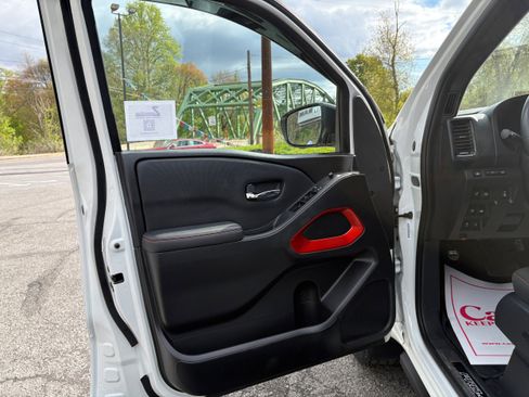 Used 2023 Nissan Frontier PRO-4X w/ Pro Convenience Package image 12