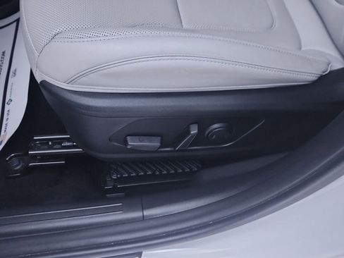 Used 2025 Hyundai Tucson Limited FWD image 14