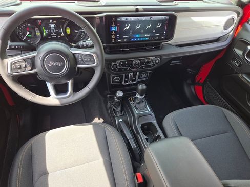 Used 2025 Jeep Wrangler Unlimited Sahara AWD/4WD image 9