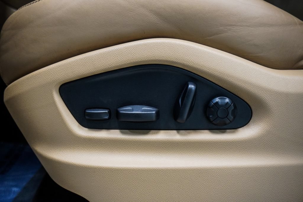 Used 2023 Porsche Cayenne AWD/4WD image 7