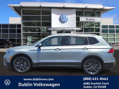 Used 2023 Volkswagen Tiguan SE w/ Panoramic Sunroof Package FWD image 7