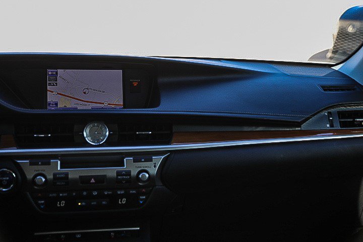 Used 2014 Lexus ES 300h w/ Premium Package w/Bamboo Trim FWD image 13
