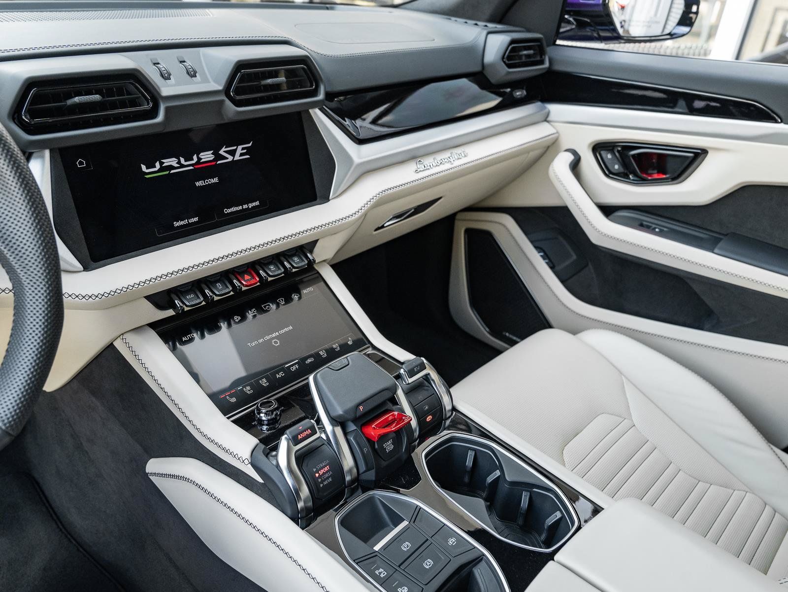 Used 2025 Lamborghini Urus SE AWD/4WD image 16