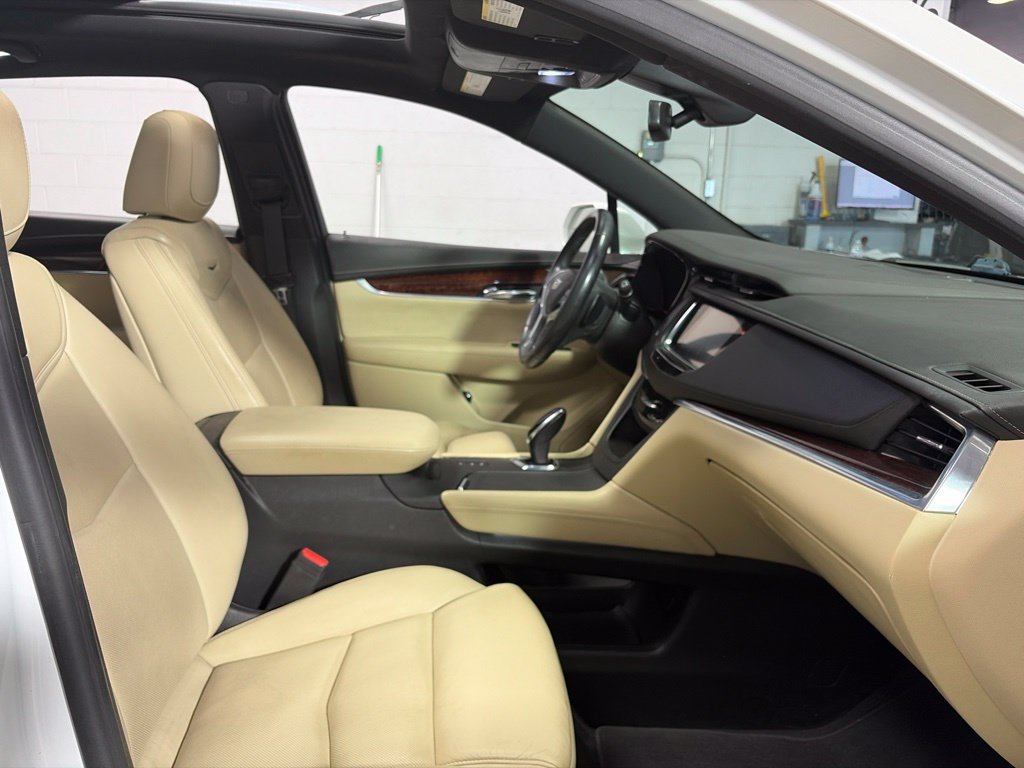 Used 2017 Cadillac XT5 Luxury w/ Driver Awareness Package AWD/4WD image 34