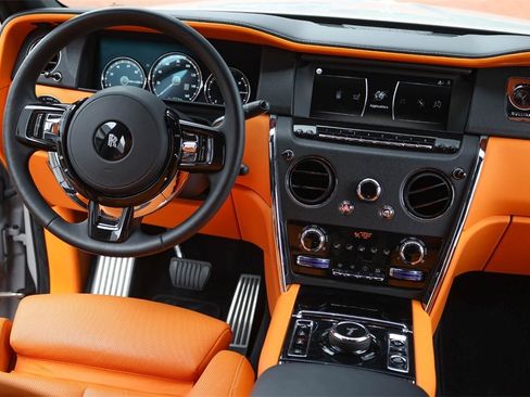 Used 2022 Rolls-Royce Cullinan w/ Dark Exterior Package image 44