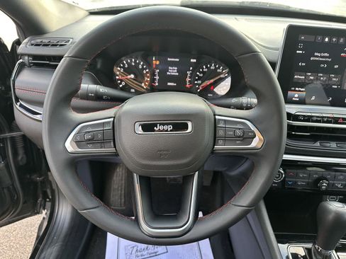 Used 2025 Jeep Compass Trailhawk image 22