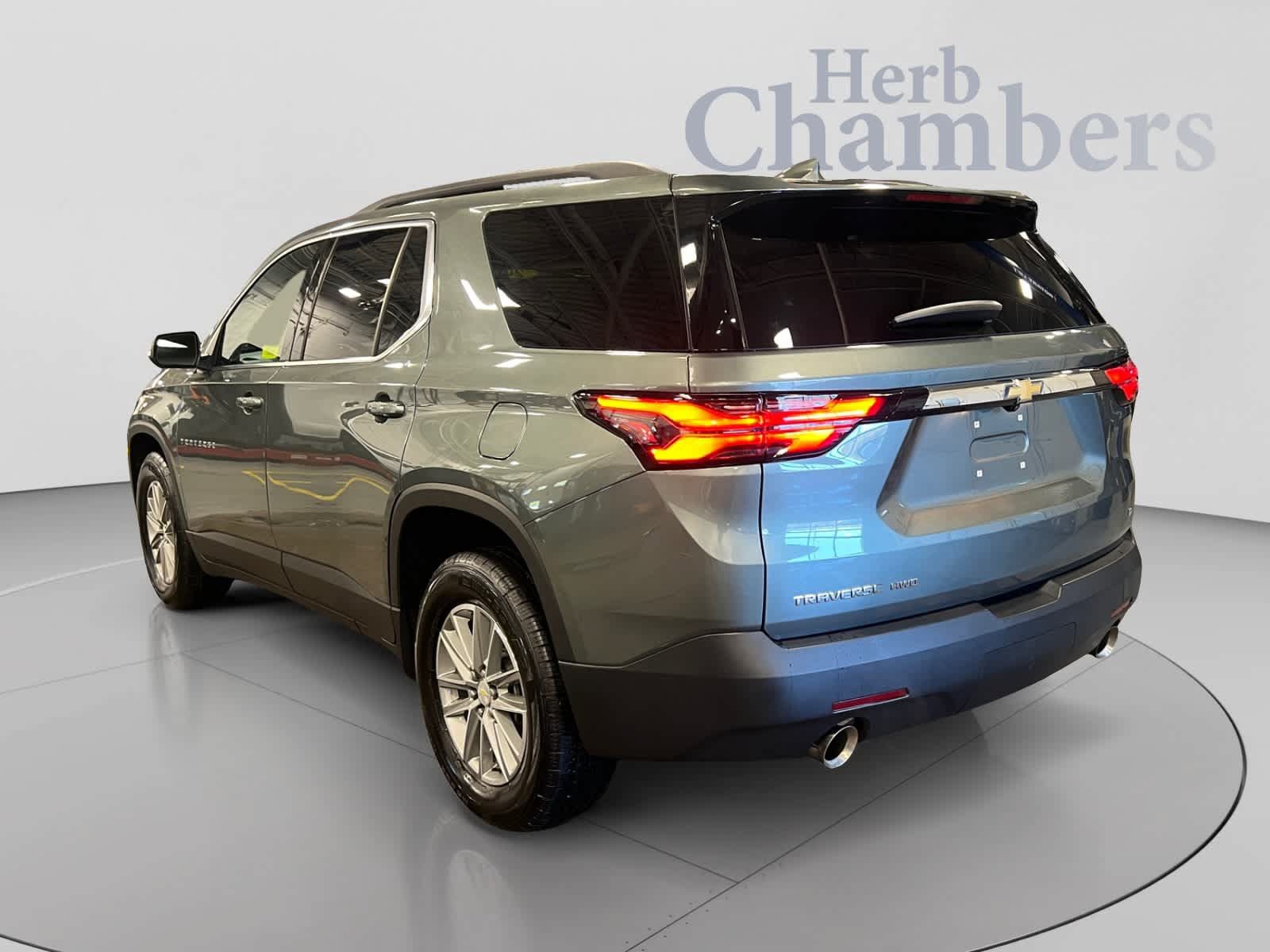 Used 2023 Chevrolet Traverse LT AWD/4WD image 3