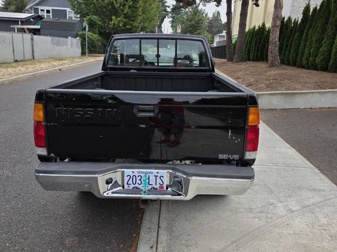 Used 1993 Nissan Pickup SE image 7