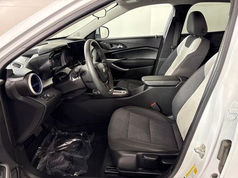Used 2024 Chevrolet Trax LS w/ LS Convenience Package FWD image 24