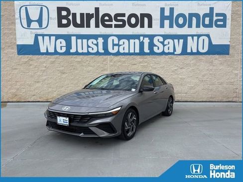 Used 2025 Hyundai Elantra Sport FWD image 1