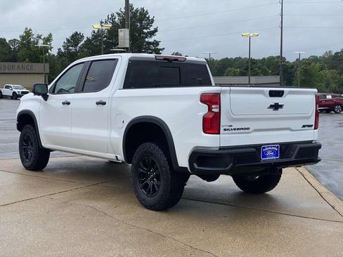 Used 2025 Chevrolet Silverado 1500 ZR2 w/ Technology Package AWD/4WD image 30
