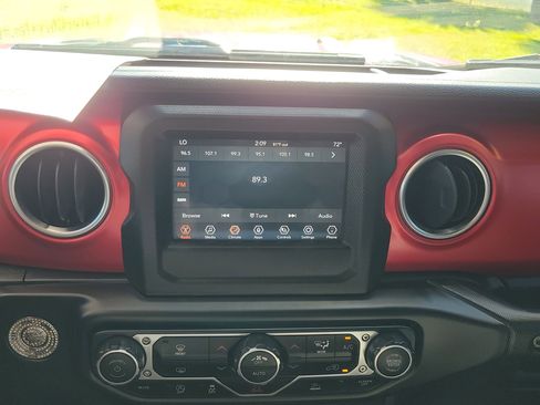 Used 2021 Jeep Wrangler Unlimited Rubicon w/ Xtreme Recon 35" Tire Package image 17