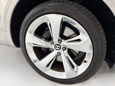 Used 2018 Bentley Bentayga image 31