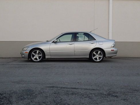 Used 2002 Lexus IS 300 image 6