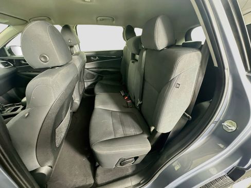 Used 2019 Kia Sorento FWD image 28