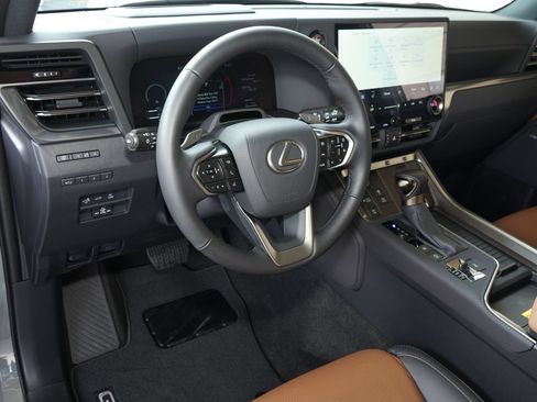 Used 2026 Lexus GX 550 w/ Accessory Package (31) AWD/4WD image 2