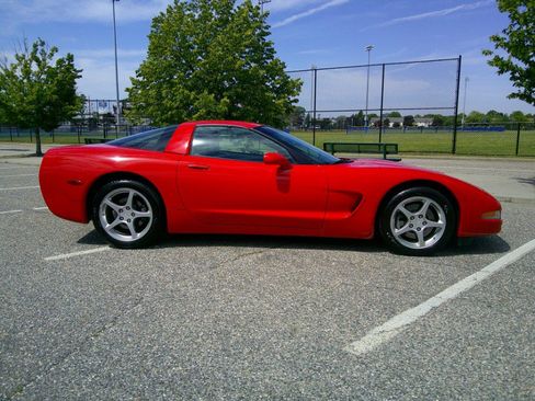 Used 2004 Chevrolet Corvette Coupe RWD image 19