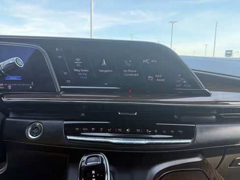 Certified 2024 Cadillac Escalade Premium Luxury Platinum AWD/4WD image 23