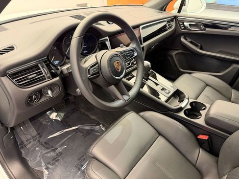 Used 2026 Porsche Macan AWD/4WD image 4