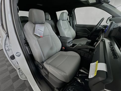 Certified 2025 Toyota Tacoma SR5 image 28