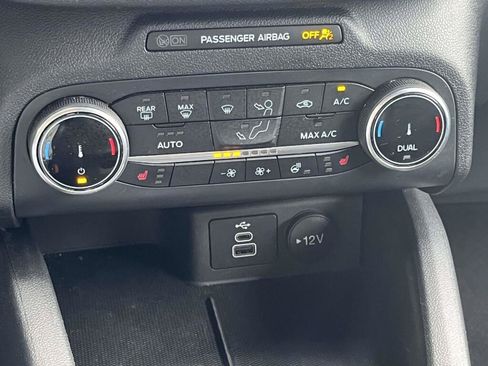 Used 2025 Ford Escape ST-Line w/ Cold Weather Package AWD/4WD image 28