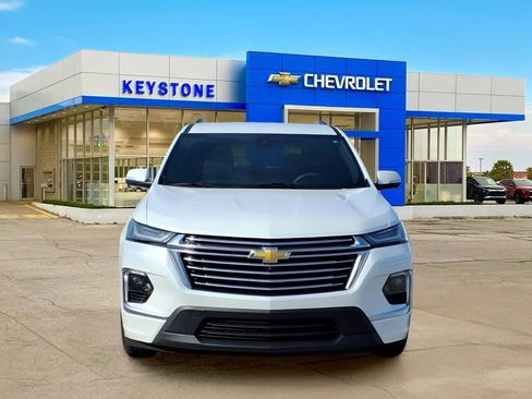 Used 2023 Chevrolet Traverse Premier FWD image 2