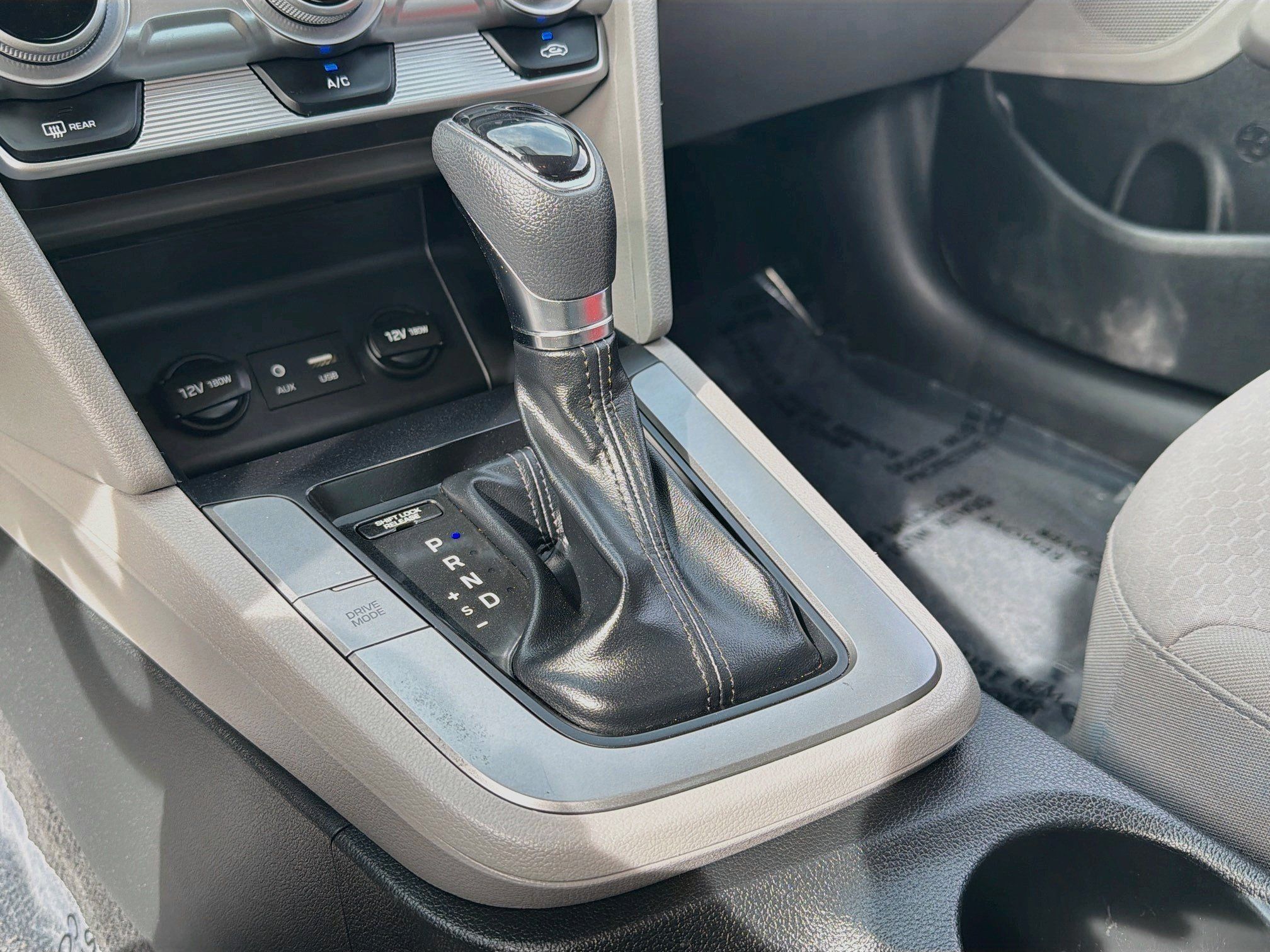 Used 2019 Hyundai Elantra SE FWD image 24