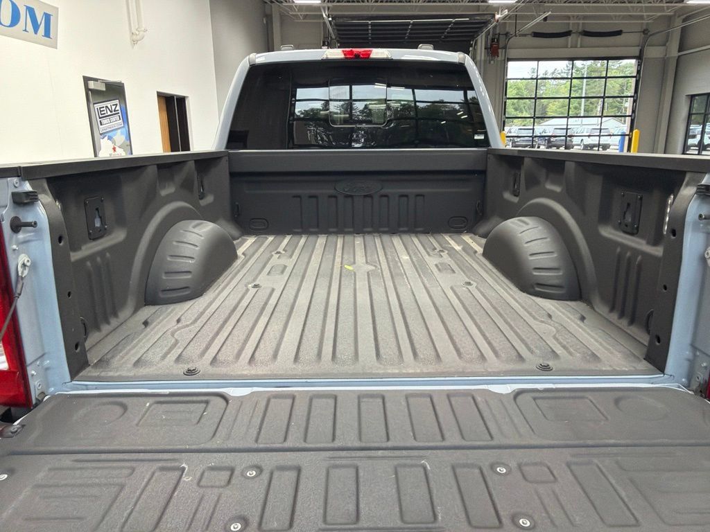 Used 2024 Ford F250 Lariat w/ Black Appearance Package AWD/4WD image 8