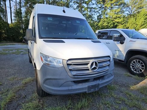 Used 2022 Mercedes-Benz Sprinter 2500 image 4