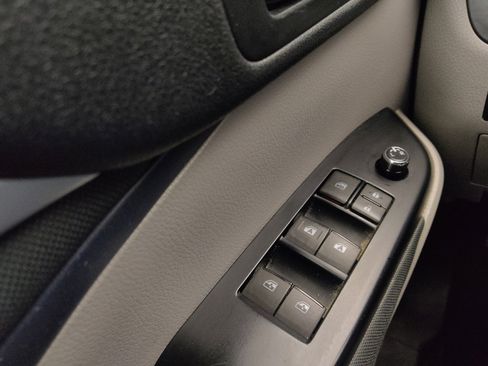 Used 2018 Toyota Highlander LE AWD/4WD image 27