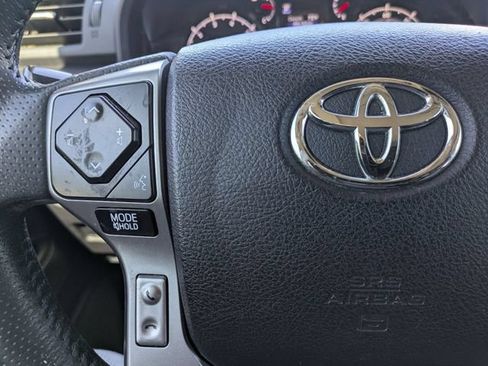 Used 2022 Toyota 4Runner SR5 Premium w/ Moonroof Package RWD image 37