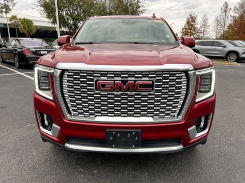 Used 2021 GMC Yukon XL Denali w/ Denali Premium Package image 3